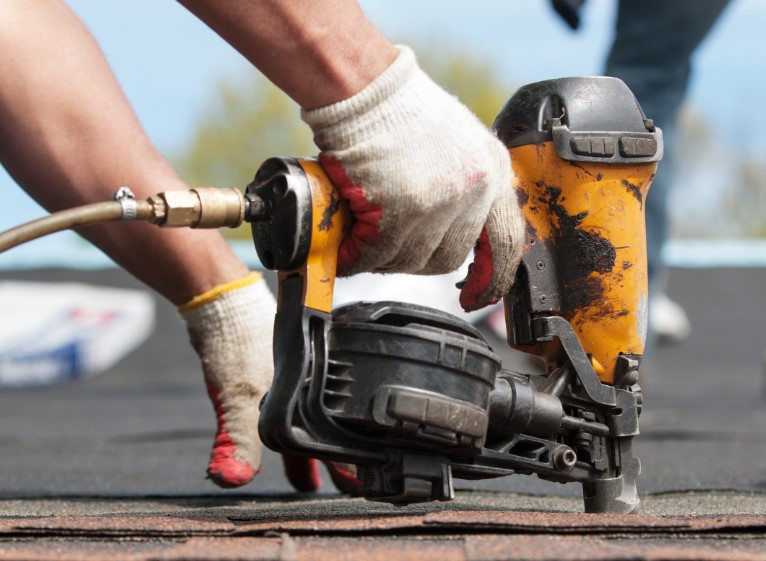 When to Call a Roofing Contractor