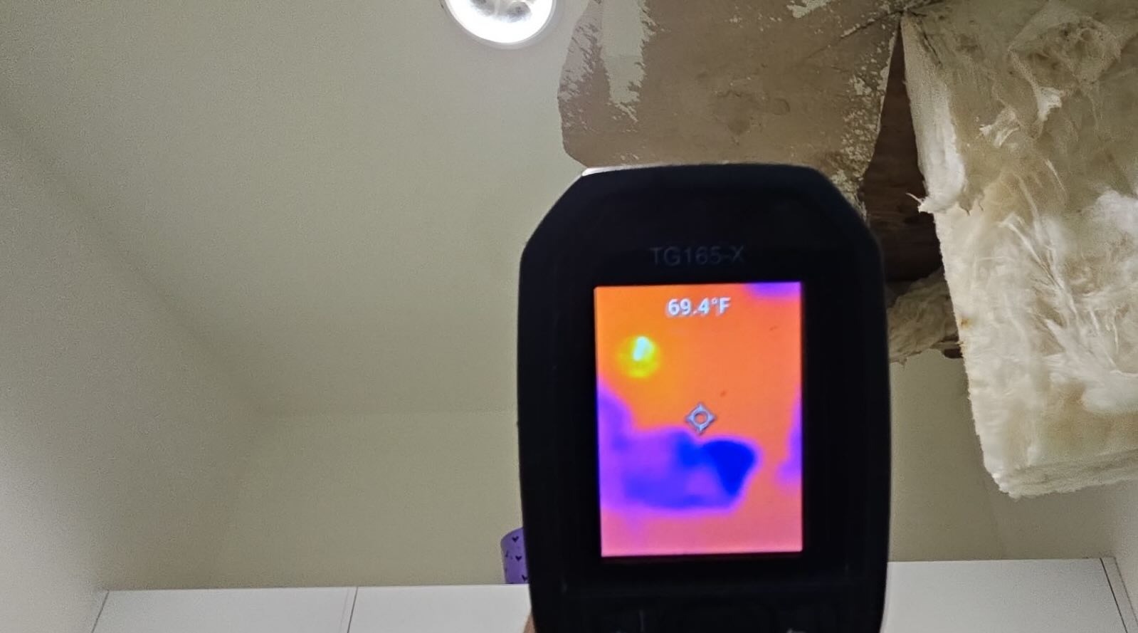 ceiling-damage-thermal-imaging-fort-worth-tx Water staining on a ceiling near an HVAC supply register